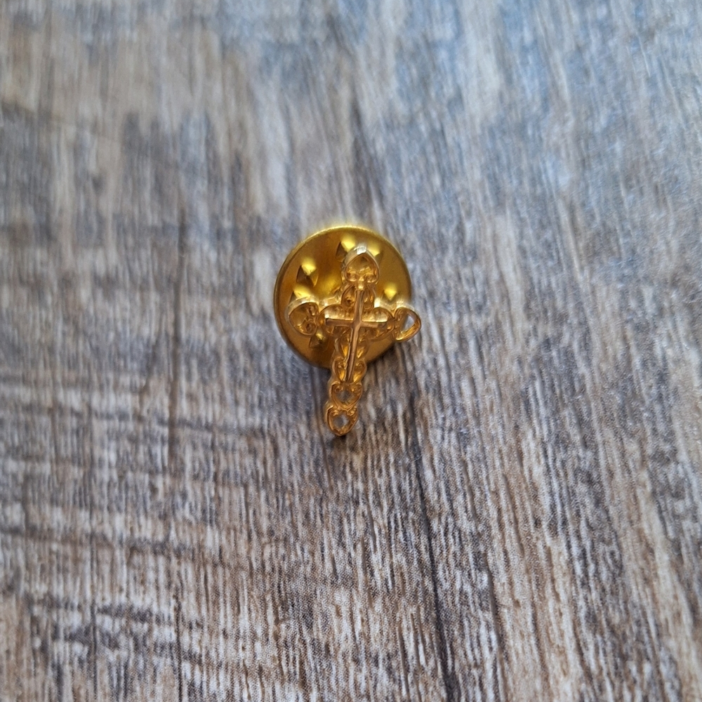 Elegant Gold Men's Cross Tie Tack